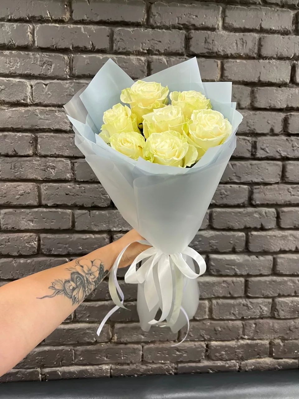 7 БЕЛЫХ РОЗ